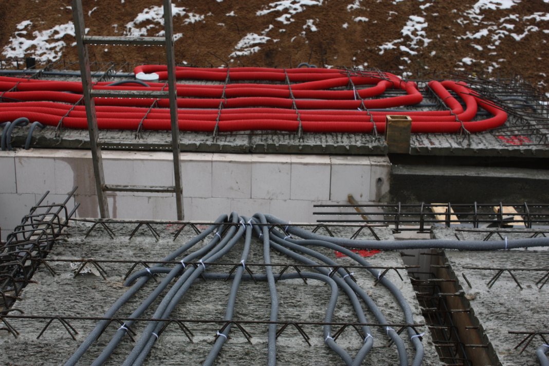 Kellerdecke Tag 3 – Elektroinstallation